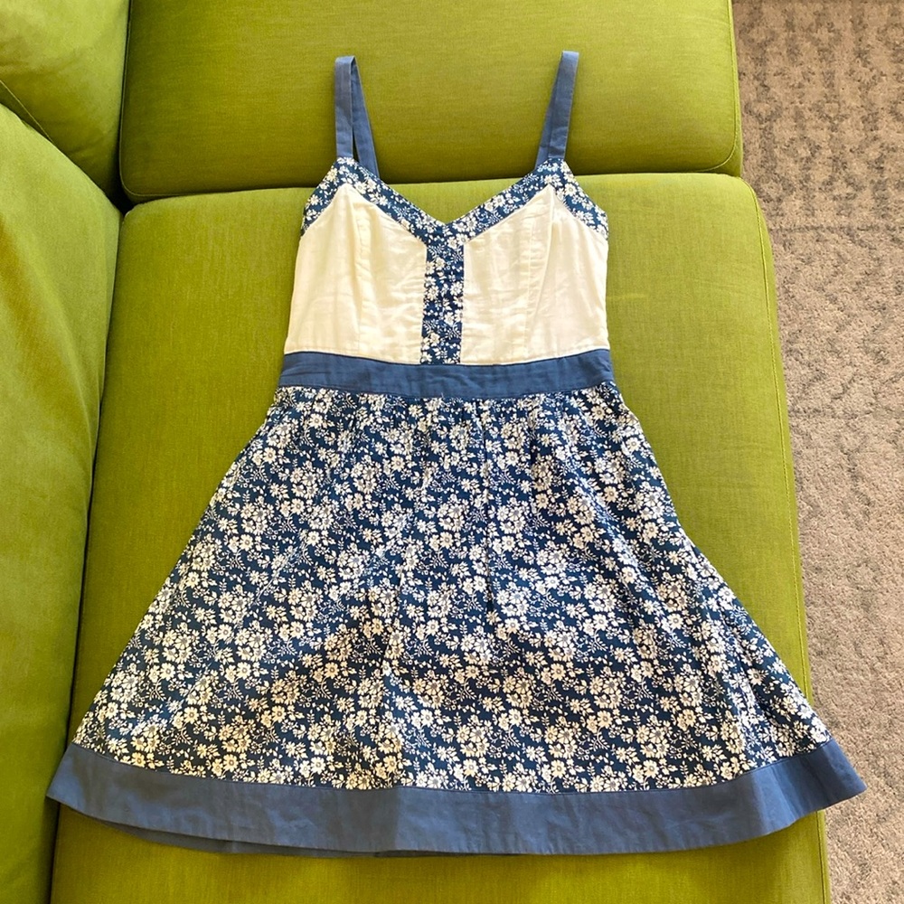 Blue and white summer dress with flowers, size Small